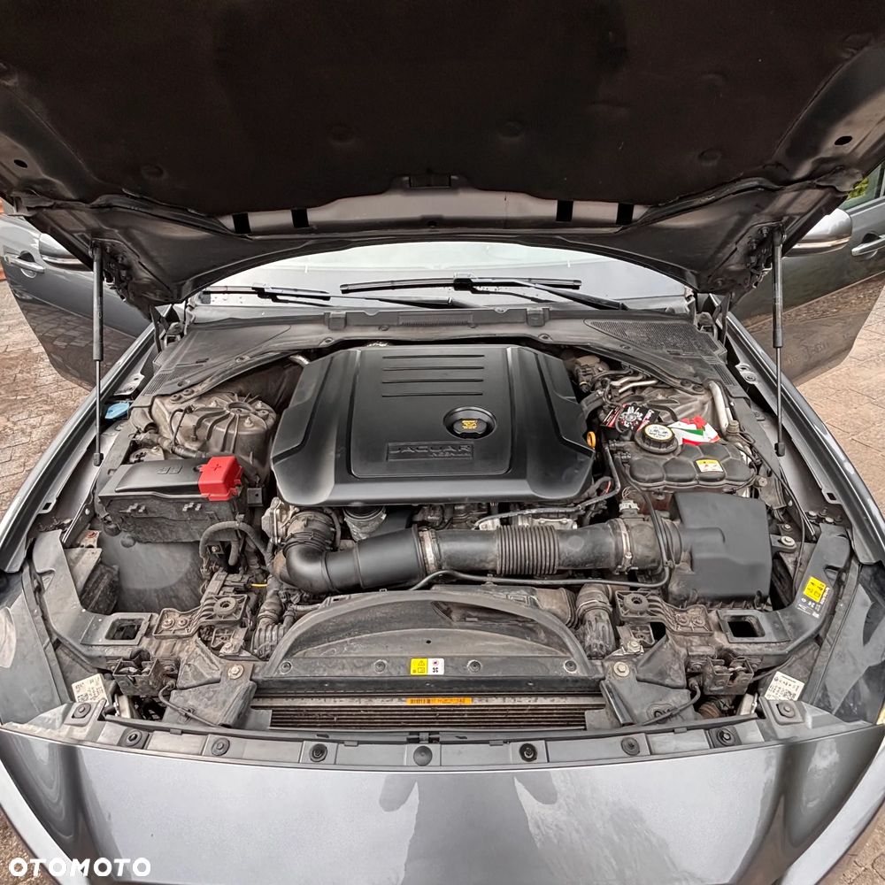 Jaguar XE 2.0 D Portfolio - 27