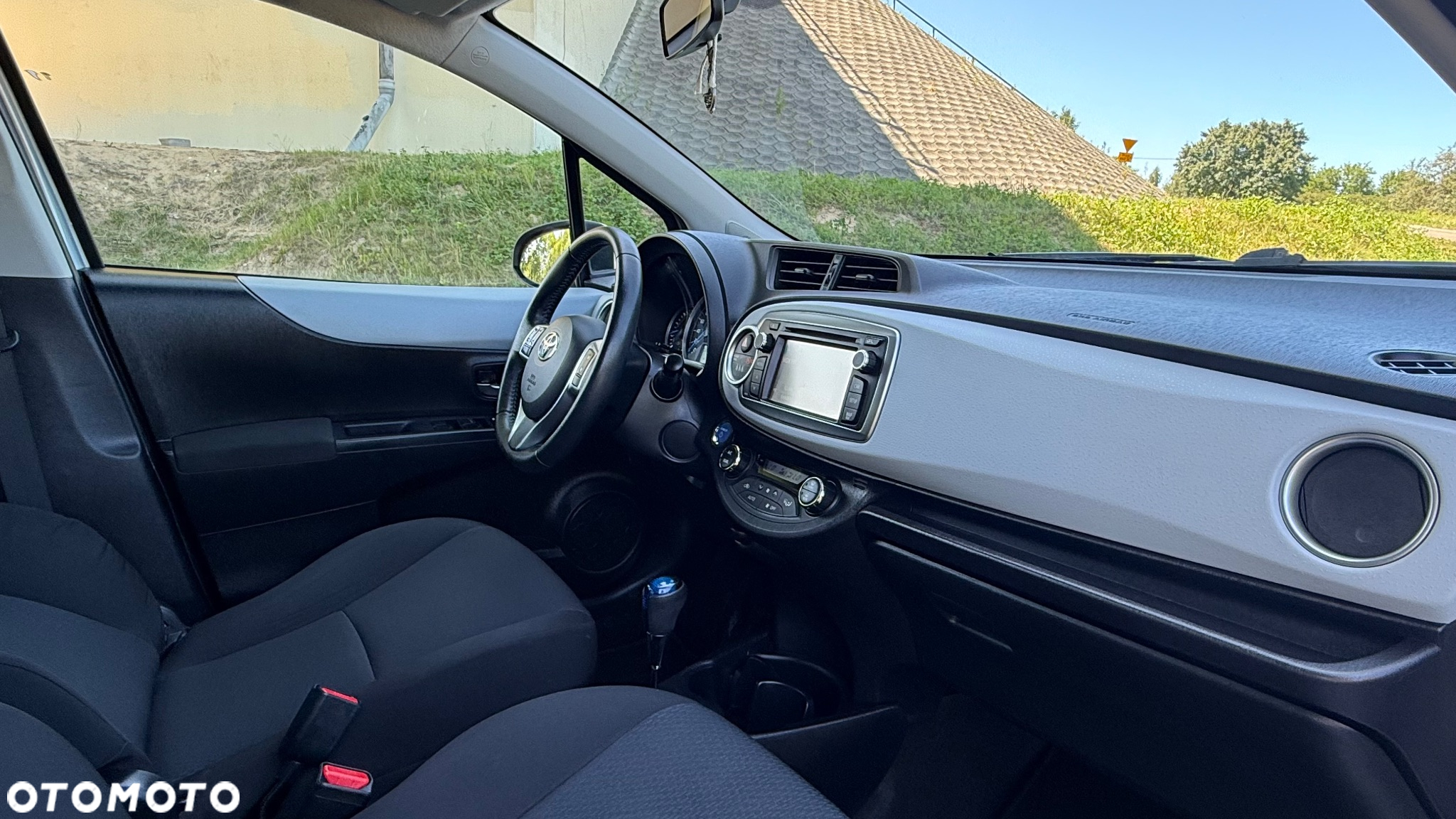 Toyota Yaris Hybrid 100 Active - 17