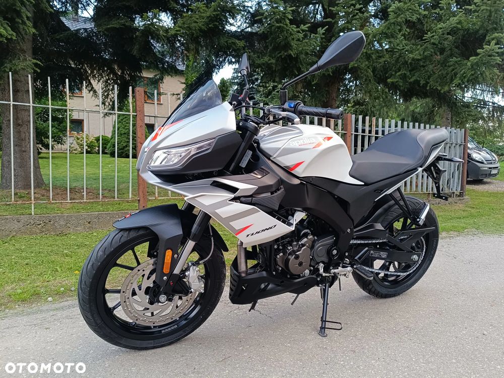 Aprilia Tuono - 1