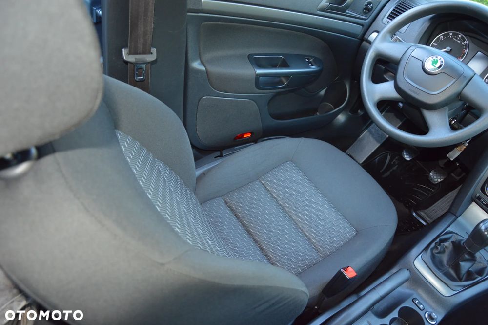 Skoda Octavia 1.6 Ambiente - 14