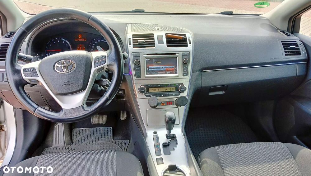 Toyota Avensis 2.0 Style MS - 28