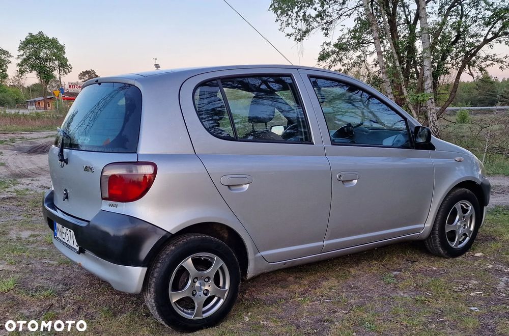 Toyota Yaris 1.0 Base - 4