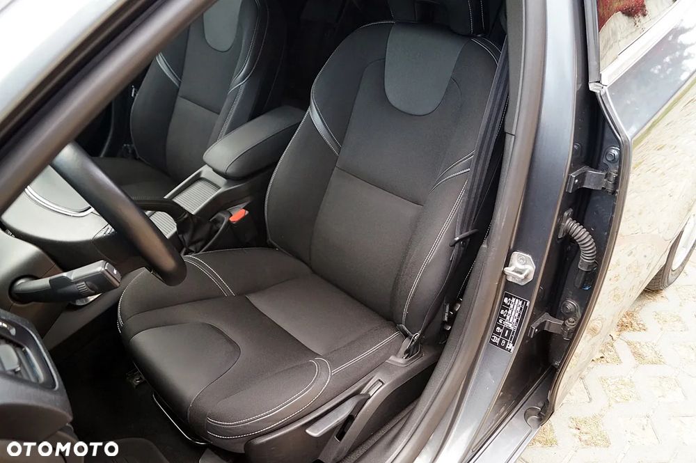Volvo V40 D3 Summum - 19