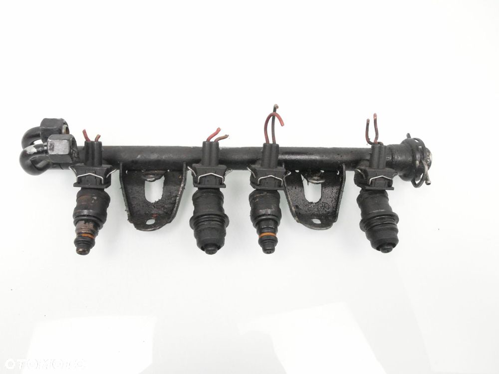 LISTWA WTRYSKOWA AUDI 80 B4 2.0 E 0280150902 - 9