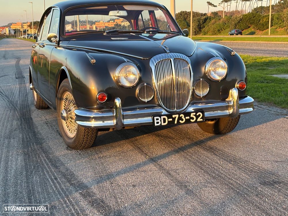 Daimler Double Six - 11