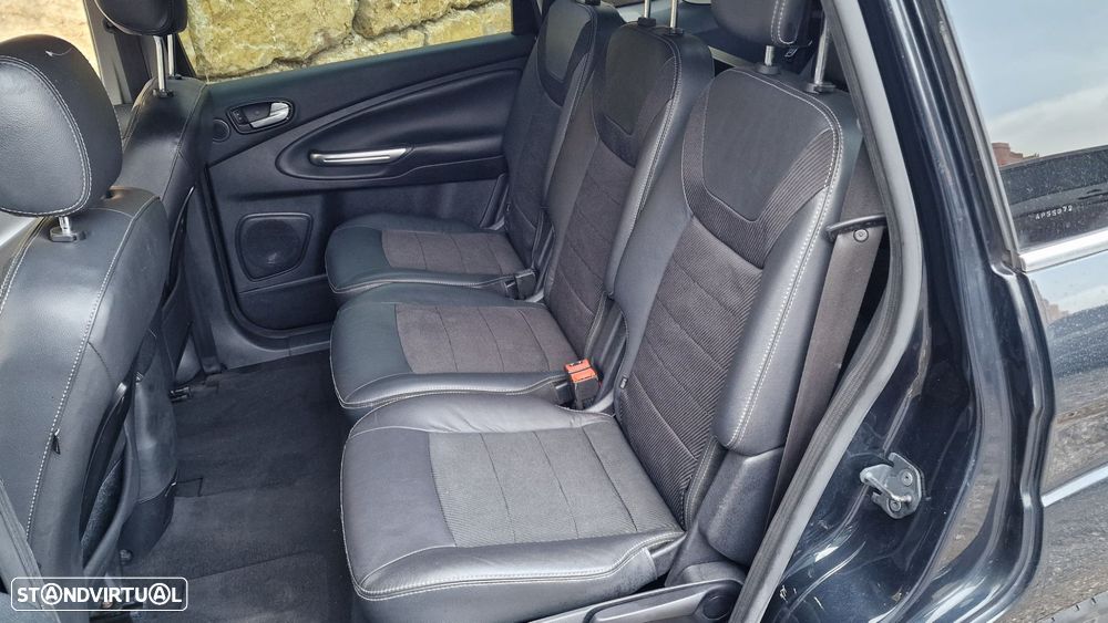 Ford S-Max 2.2 TDCi Titanium 7L - 26
