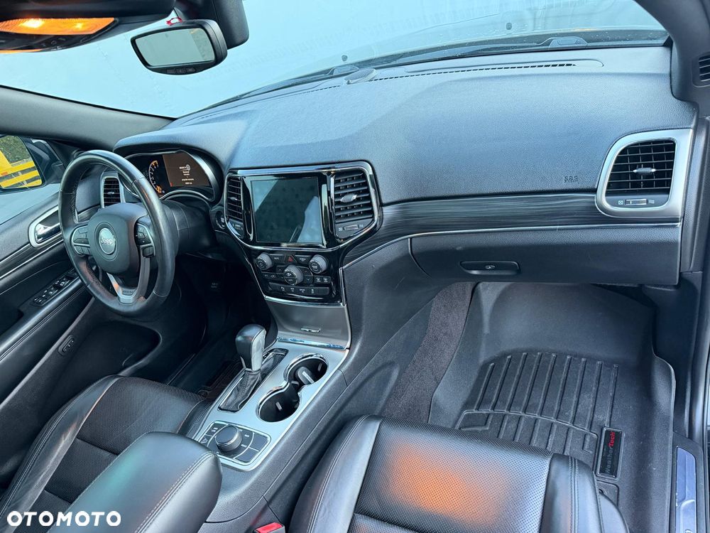 Jeep Grand Cherokee - 36