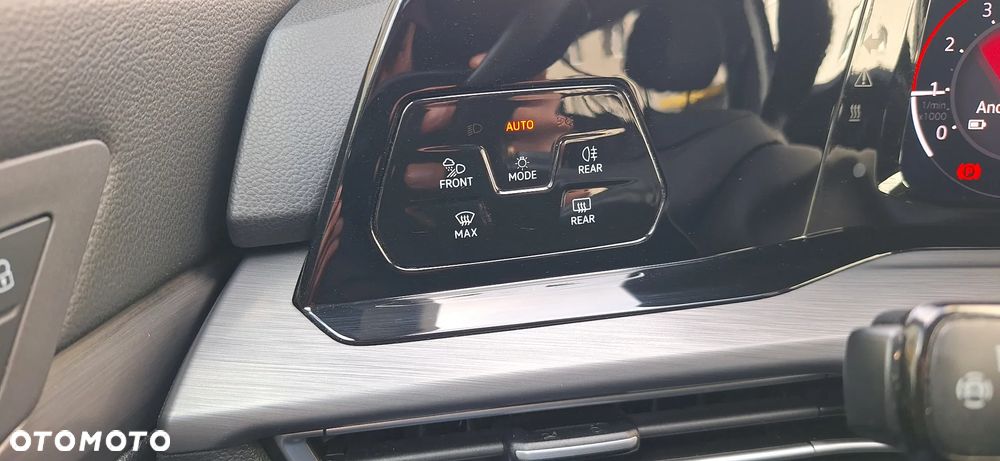 Volkswagen Golf VIII 1.5 TSI EVO Style - 24