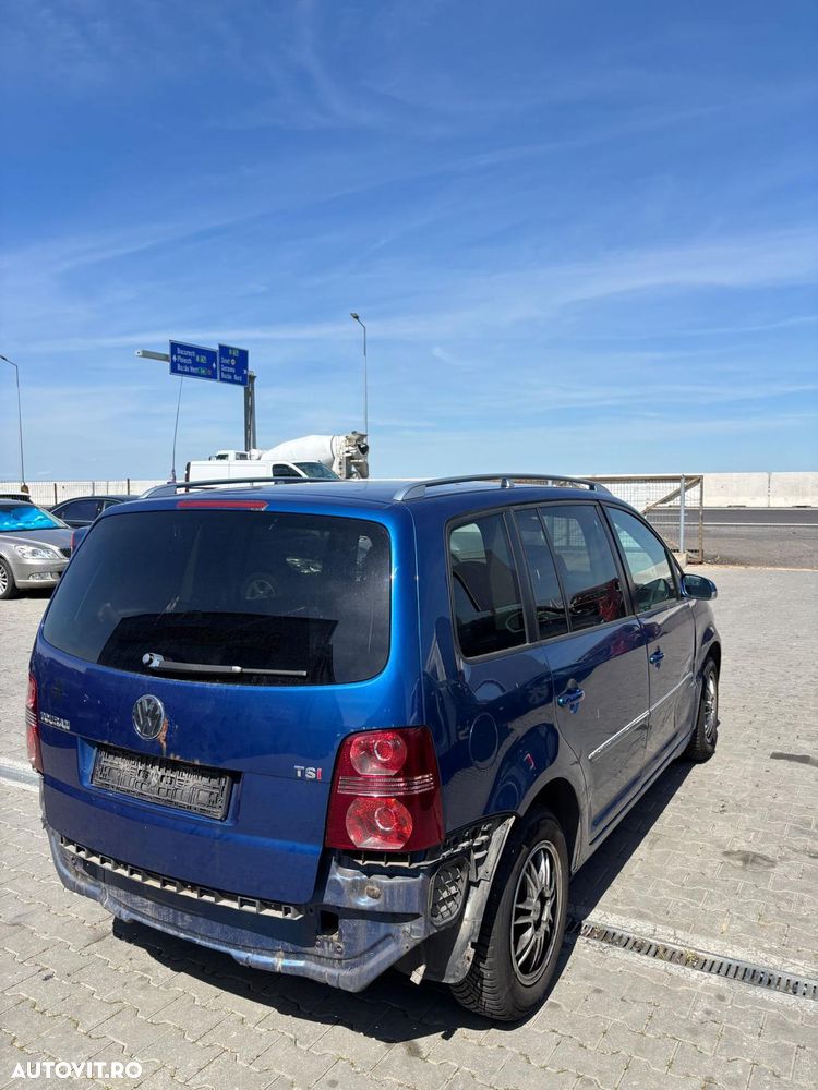 Dezmembram Volkswagen Touran 1.4 benzina (BMY) din 2009 - 3