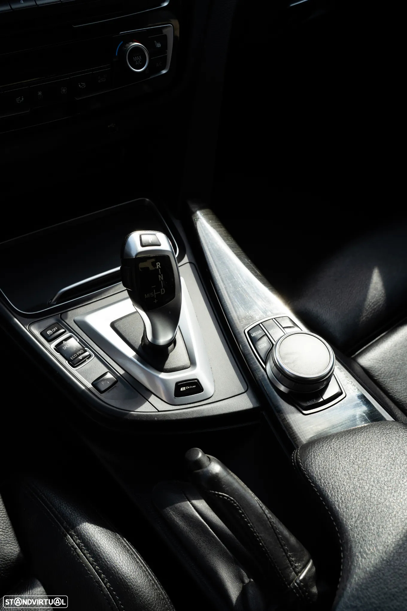 BMW 330 e Pack M Auto - 36