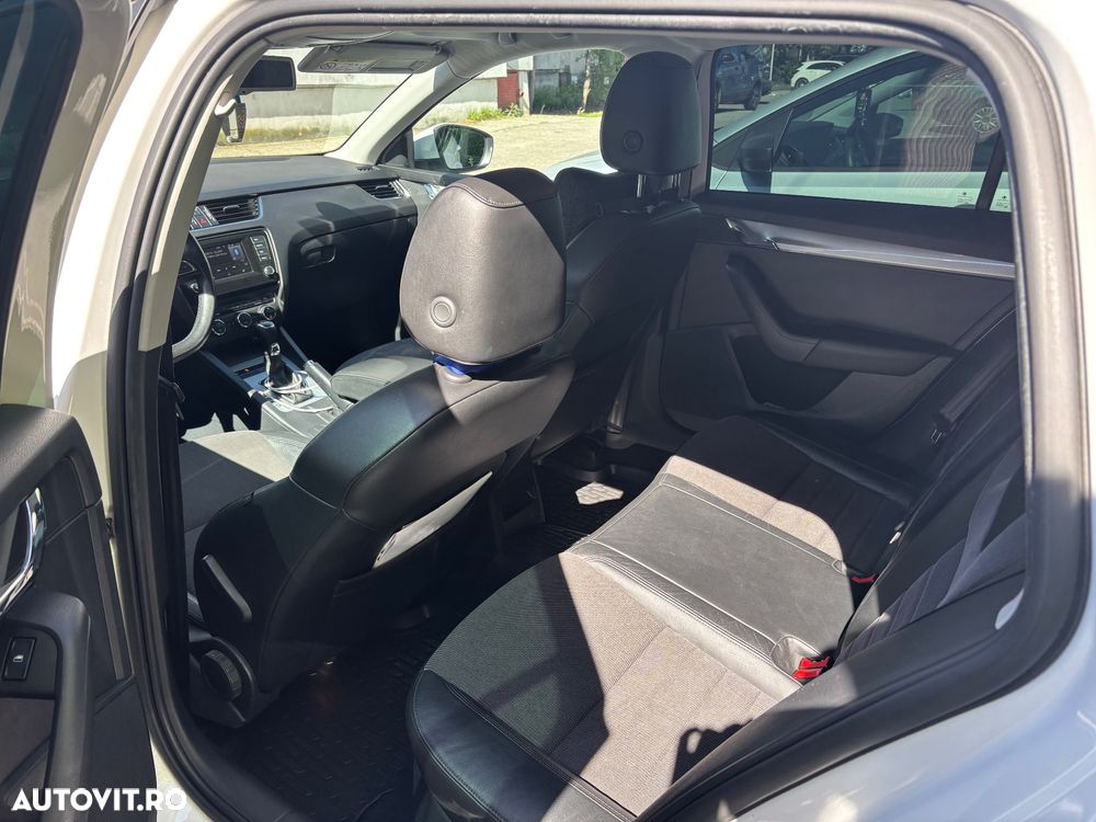 Skoda Octavia 2.0 TDI STYLE DSG - 12