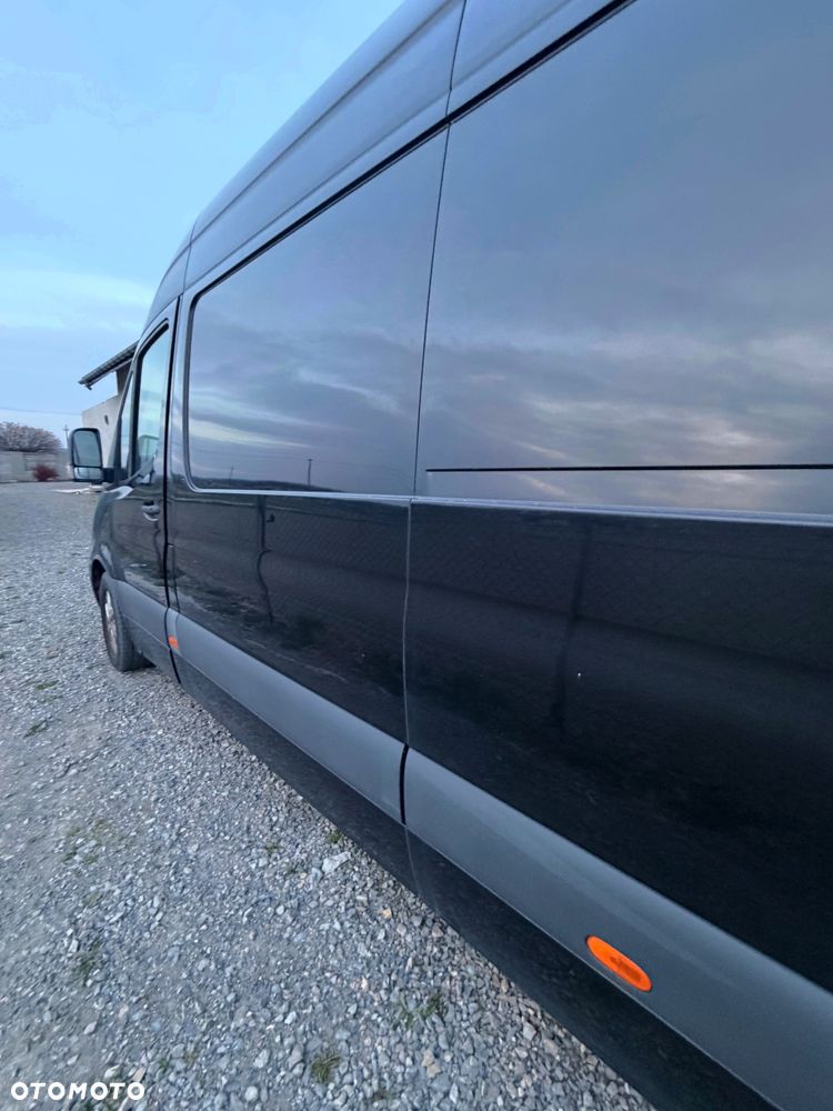 Mercedes-Benz 319 - 33