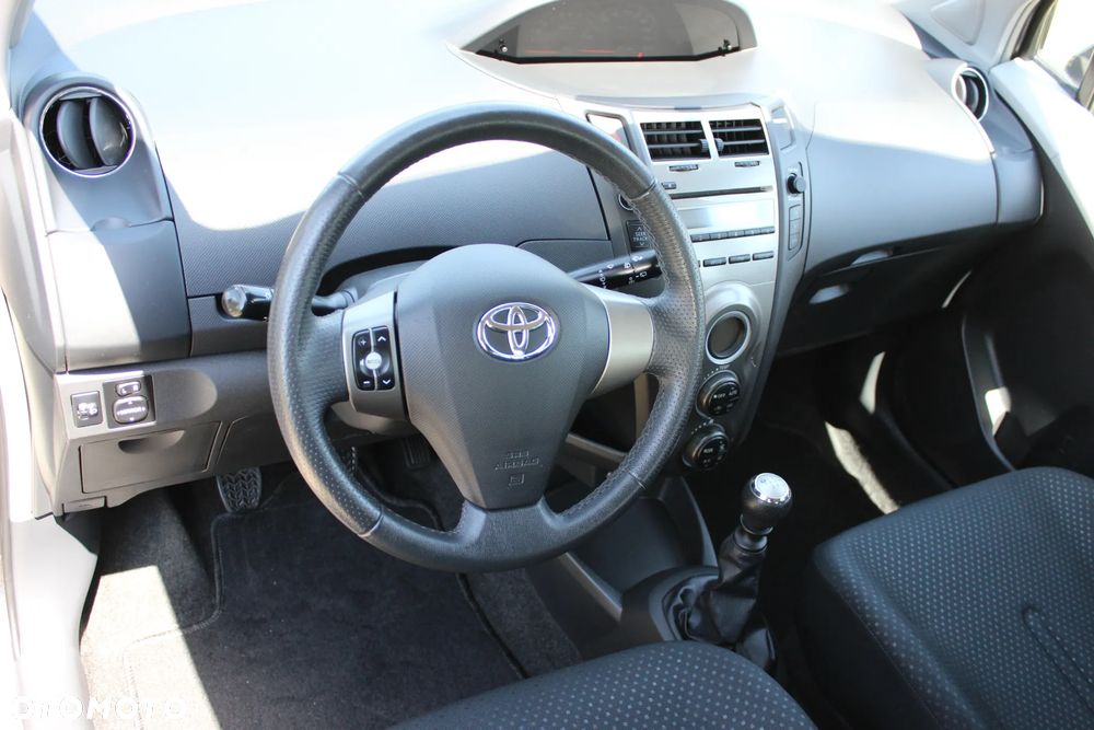 Toyota Yaris 1.33 VVT-i Executive - 30