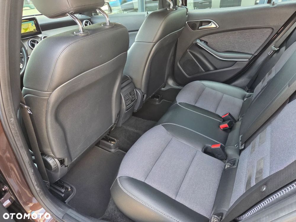 Mercedes-Benz GLA 200 7G-DCT Style - 20