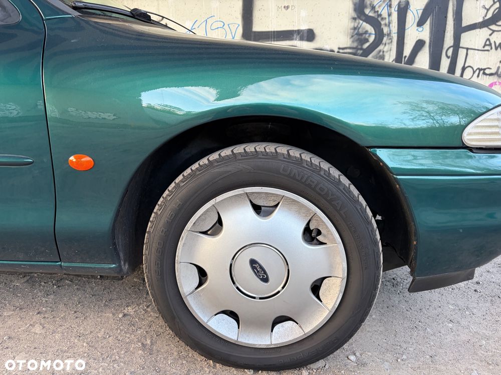 Ford Mondeo 1.8 CLX - 19