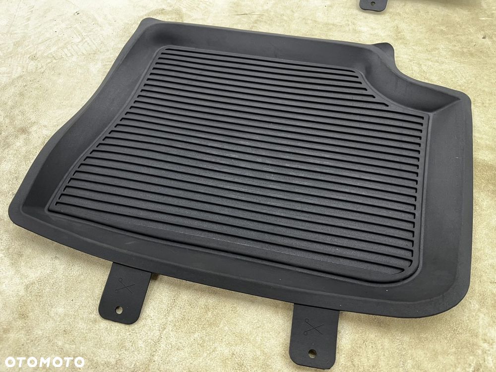 Dywaniki gumowe Opel Corsa F Corsa-e 19r.- komplet NOWYCH Oryginalnych dywaników gumowych wycieraczk - 7