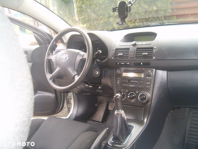 Toyota Avensis - 20