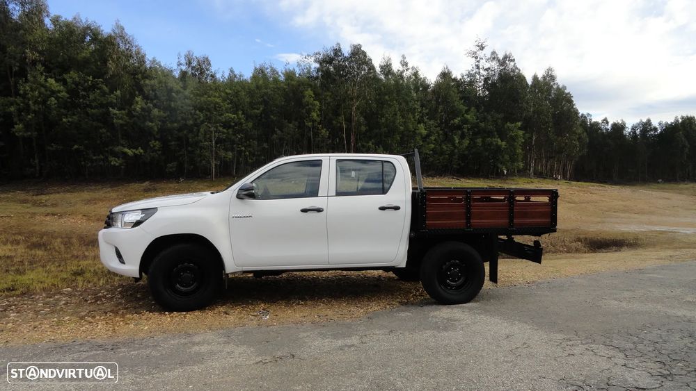 Toyota Hilux 2.4 D-4D 4WD CD CM - 2