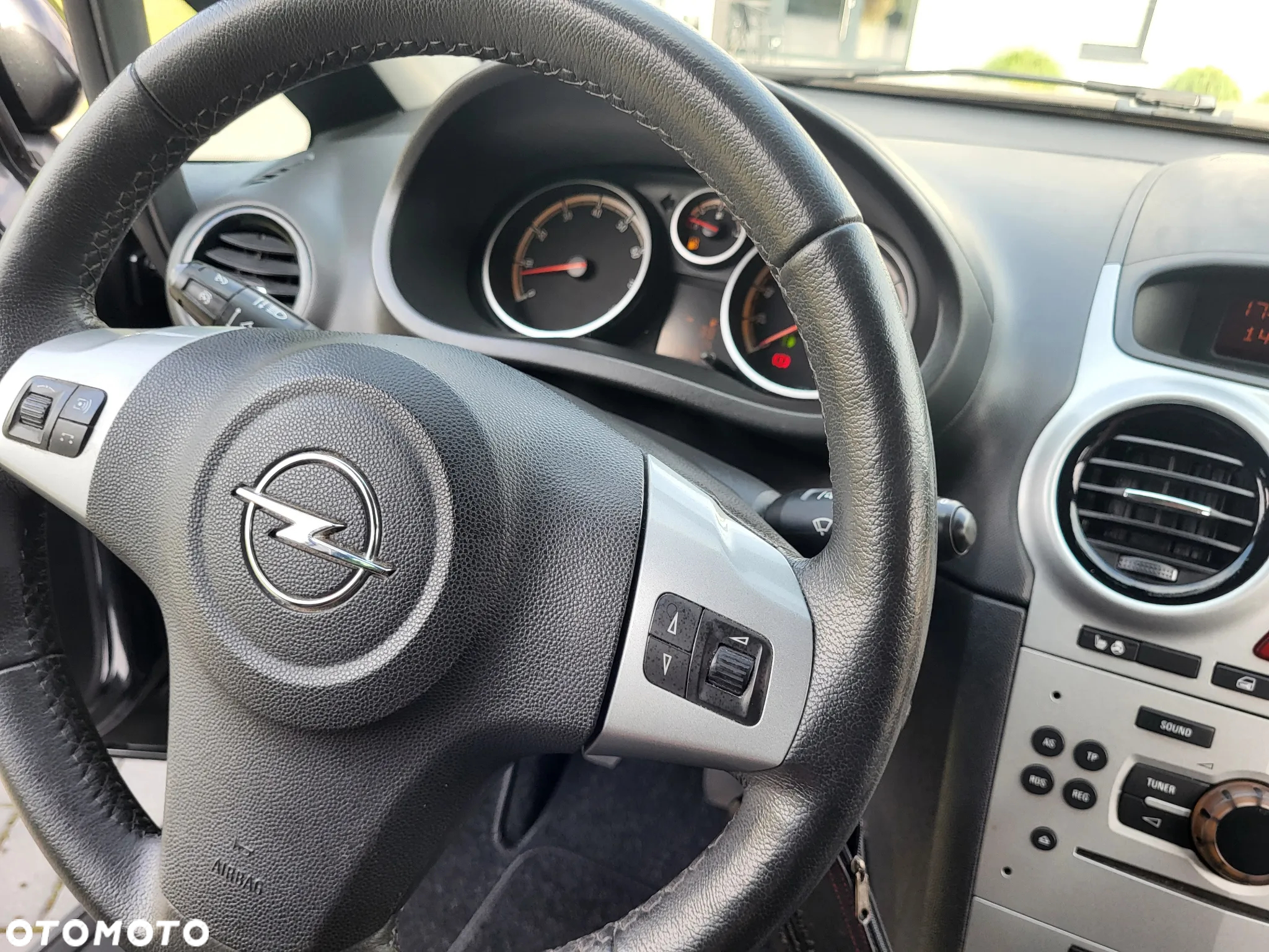 Opel Corsa 1.4 16V 150 Jahre - 13