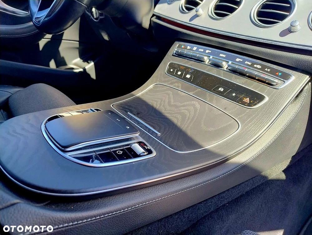 Mercedes-Benz Klasa E 220 d 4-Matic Avantgarde - 13