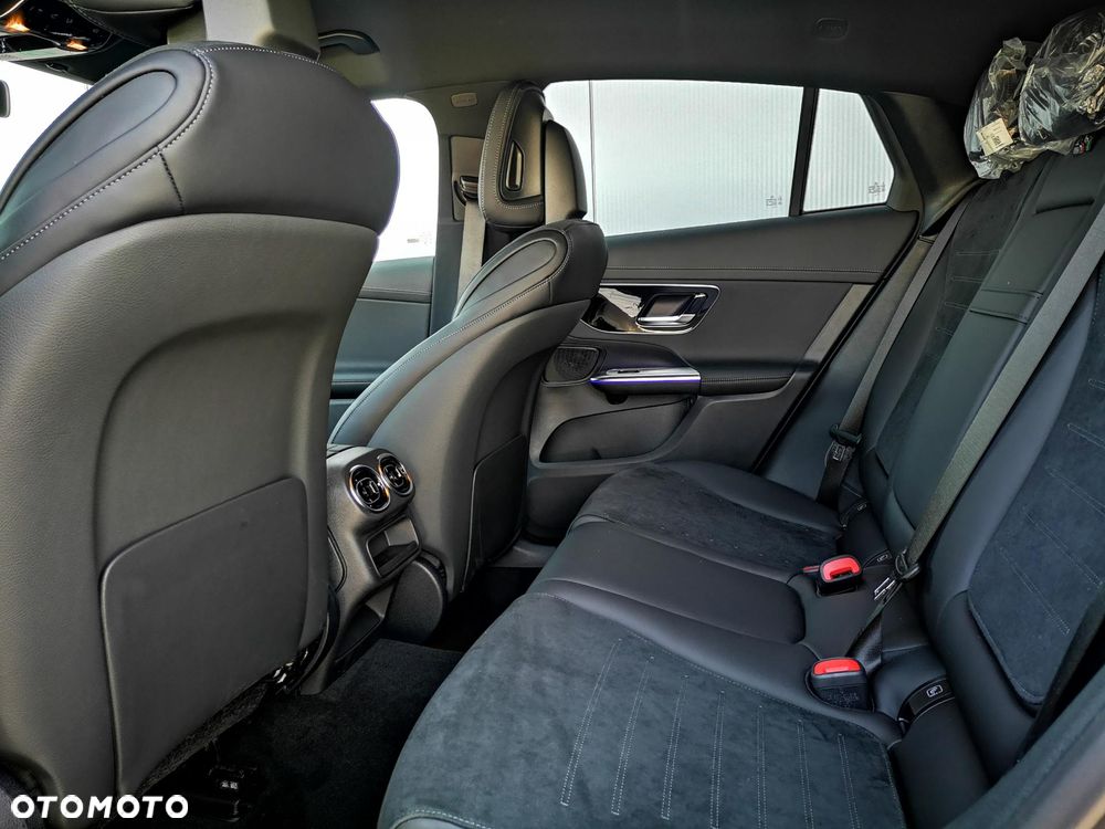 Mercedes-Benz GLC 300 e PHEV 4-Matic AMG Line - 17