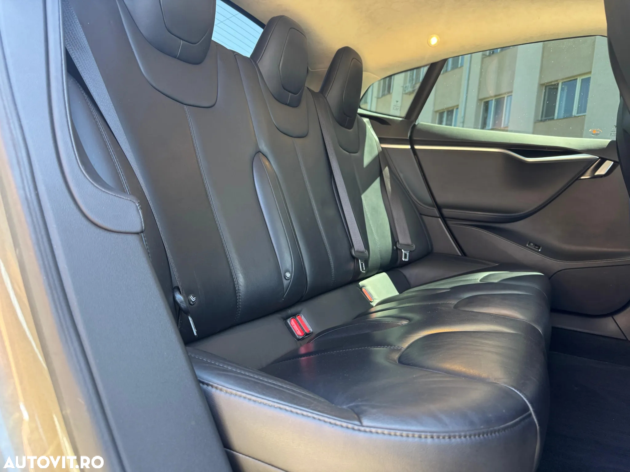 Tesla Model S 85D Allradantrieb - 12