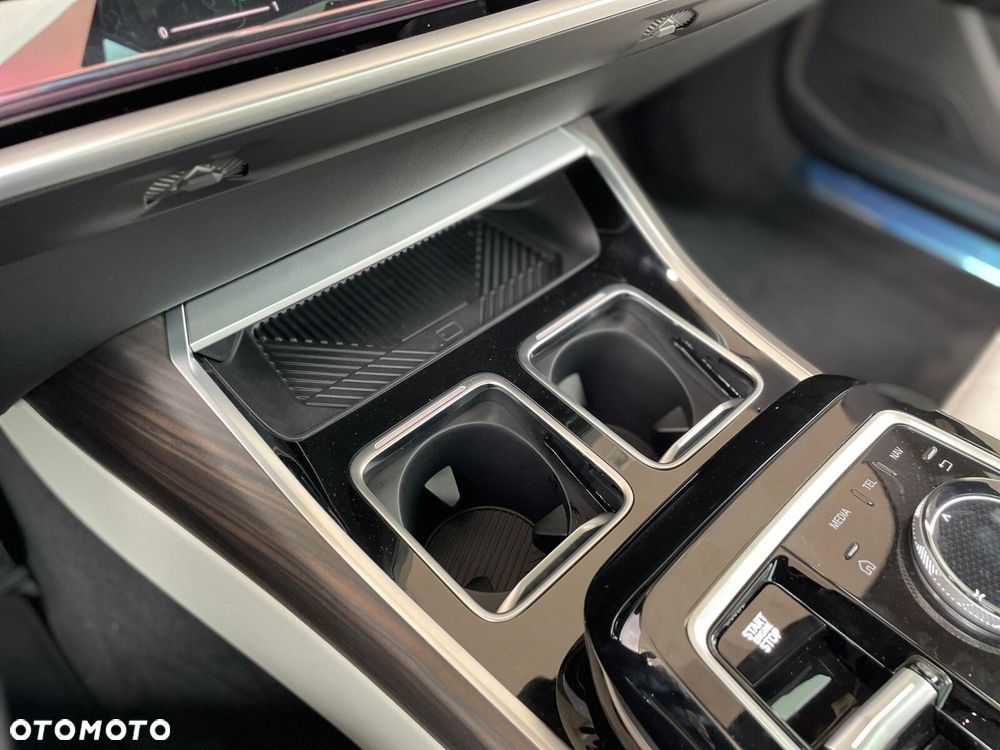 BMW Seria 7 - 28