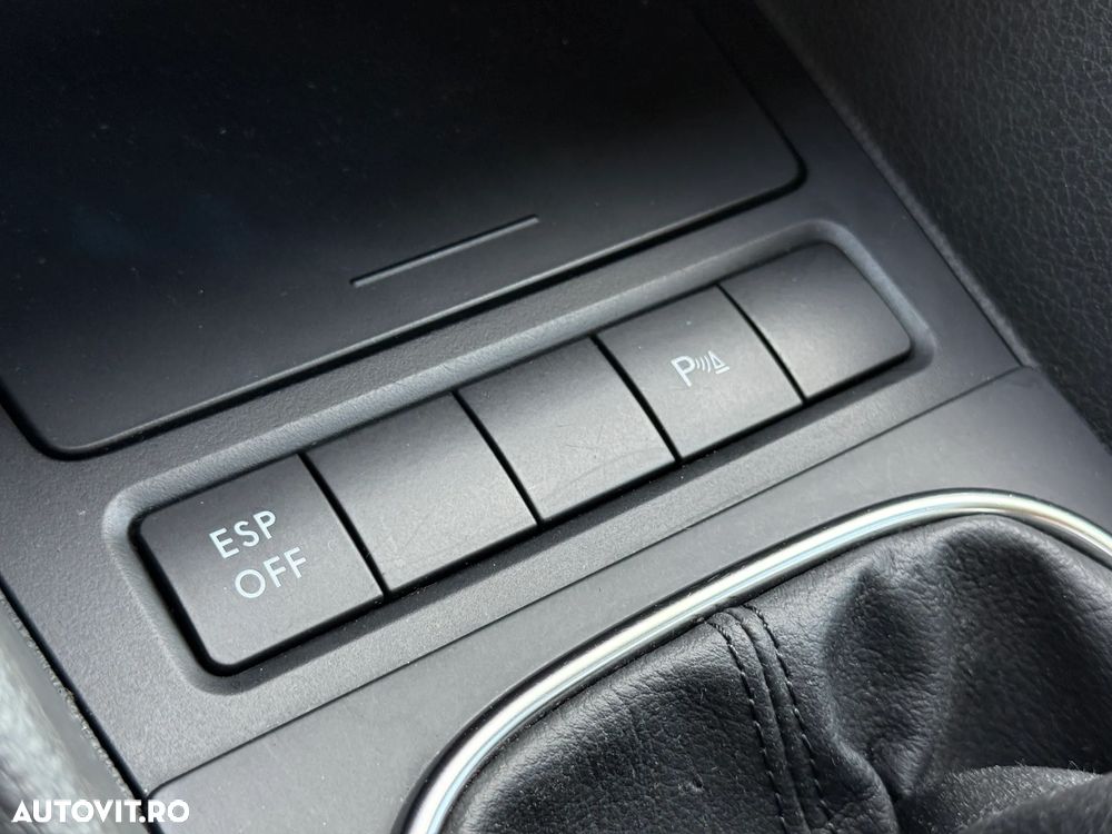 Volkswagen Golf 1.6 Comfortline - 14