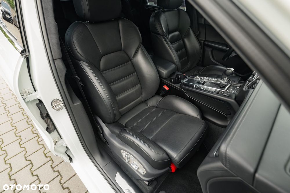 Porsche Macan - 16