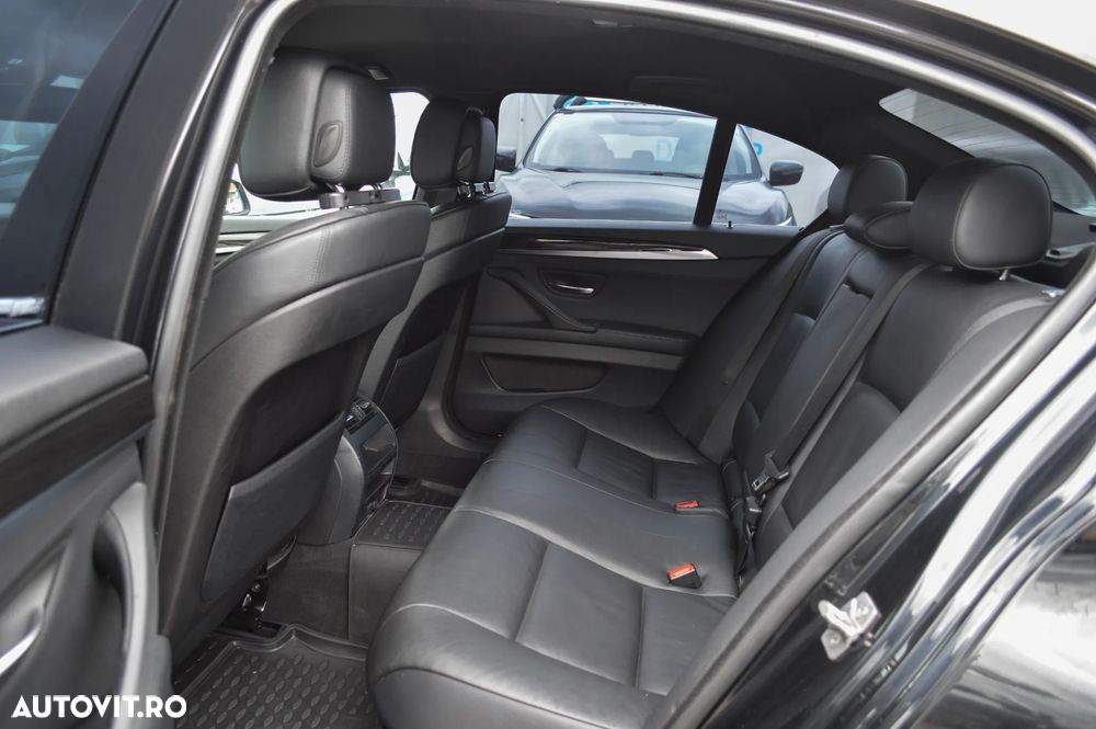 BMW Seria 5 520d Aut. Modern Line - 34