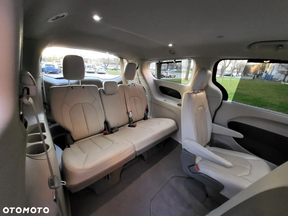 Chrysler Pacifica - 31