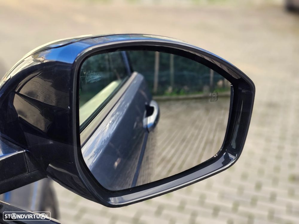 Land Rover Discovery Sport P300e R-Dynamic HSE - 28