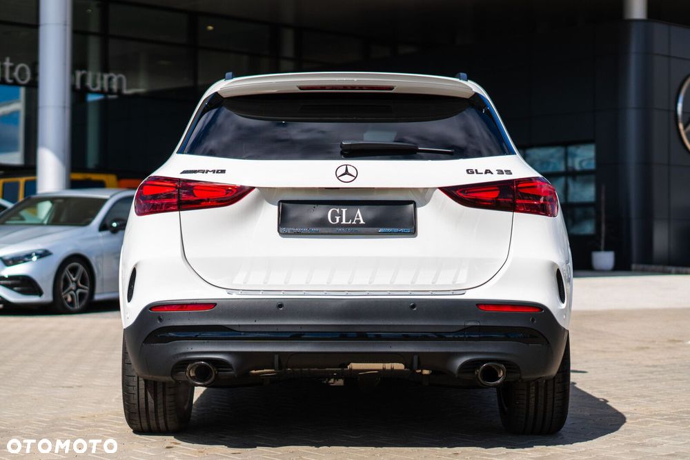 Mercedes-Benz GLA - 10