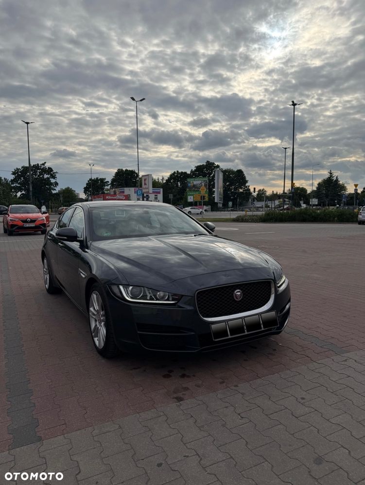 Jaguar XE 2.0 D AWD R-Sport - 3
