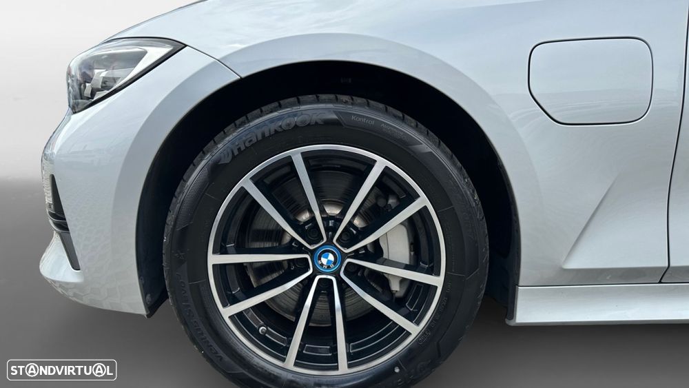 BMW 330 e Auto - 16
