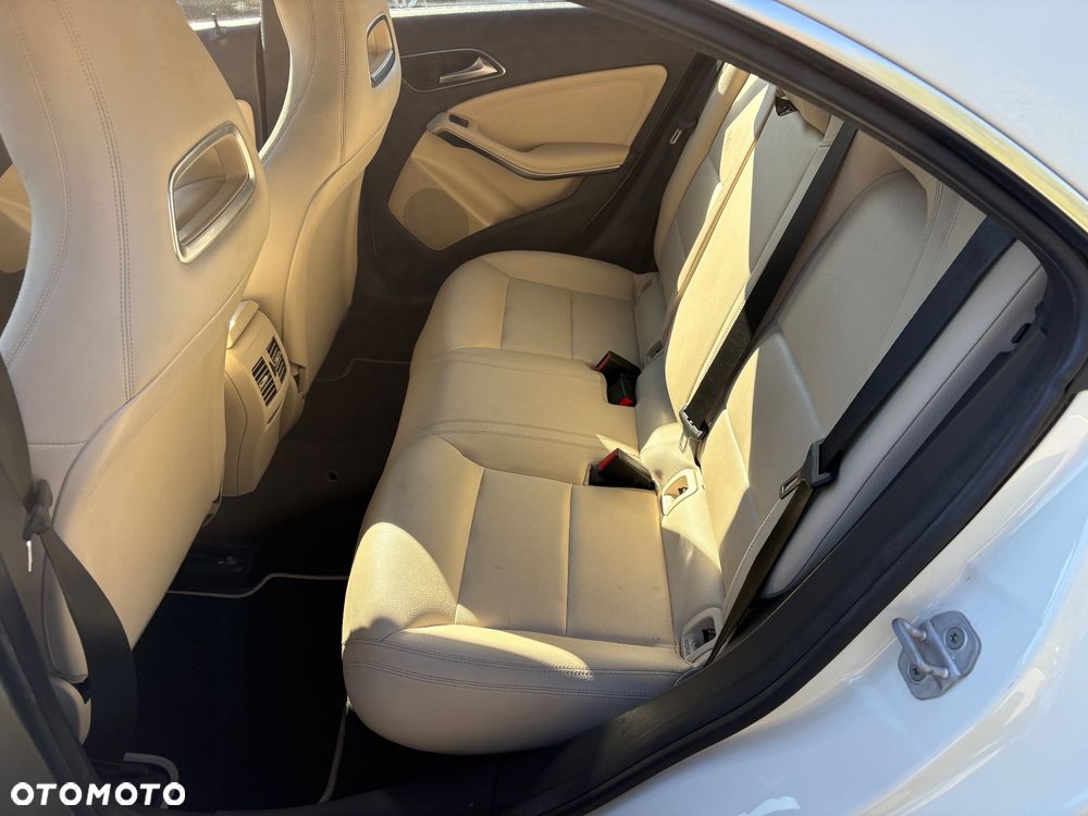 Mercedes-Benz CLA 250 4-Matic - 12
