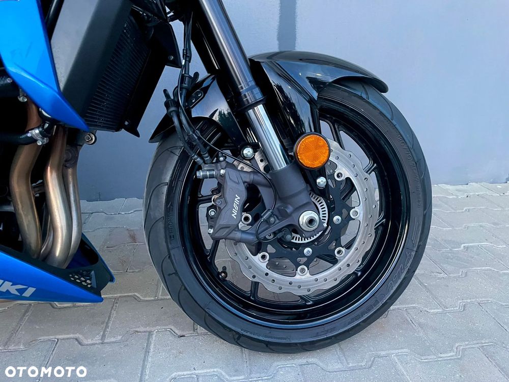 Suzuki GSX - 12
