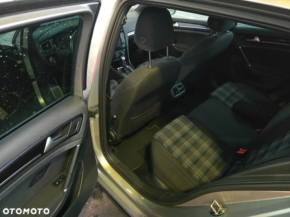 Volkswagen Golf - 20