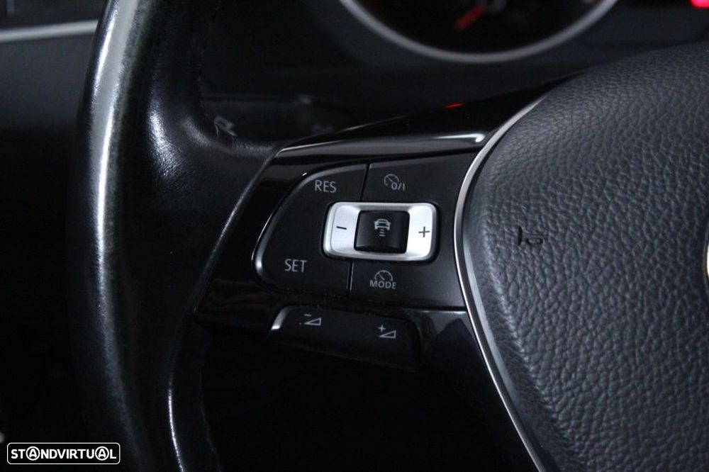 VW Tiguan 1.6 TDI Confortline - 23