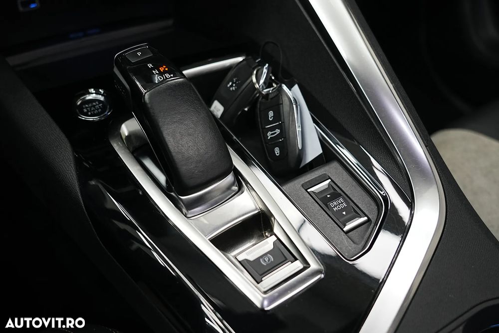 Peugeot 3008 Plug-In Hybrid 225 e-EAT8 GT - 14
