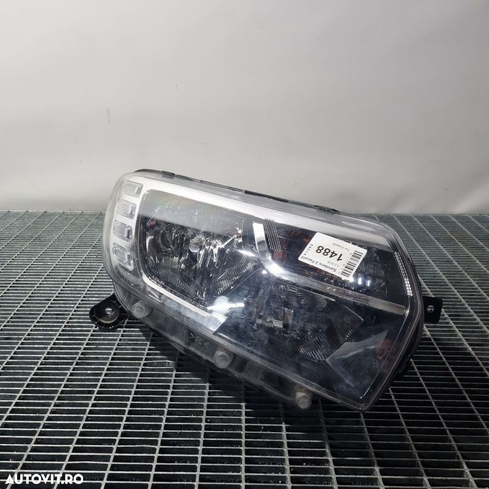 Far Dreapta Dacia Sandero 2 Facelift 2016 - 2020 Hatchback 4 Usi (1488) Fara xenon O ... - 1
