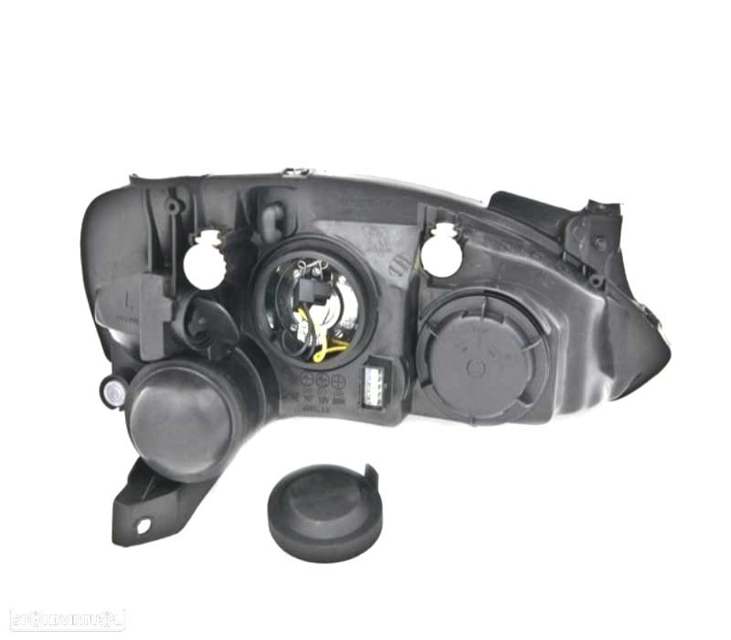 FARÓIS FRONTAIS PARA OPEL CORSA C FUNDO CROMADO - 3