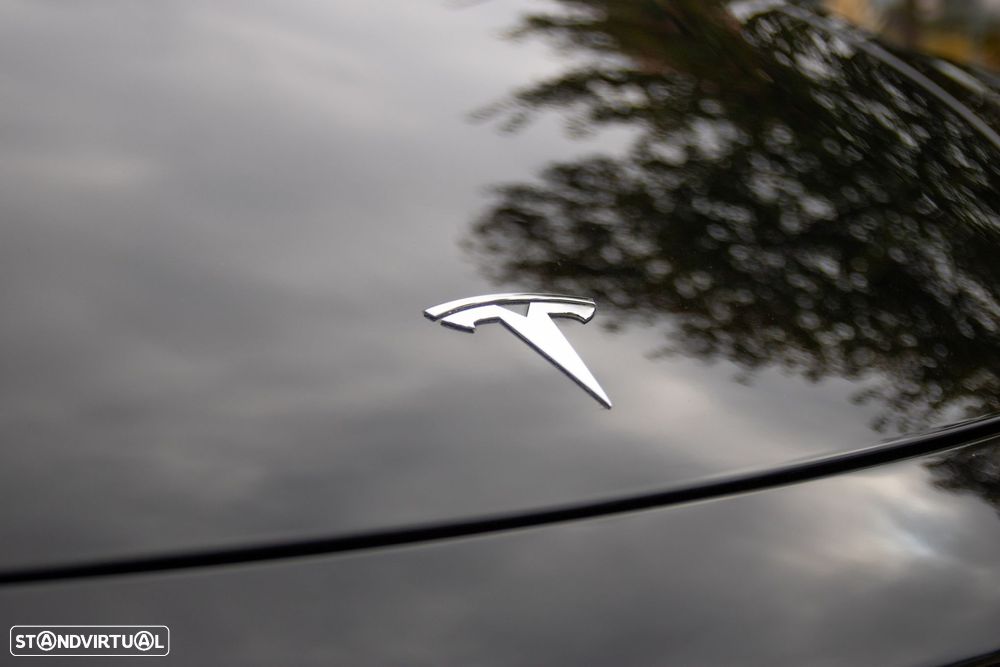 Tesla Model Y Long Range Dual Motor AWD - 8
