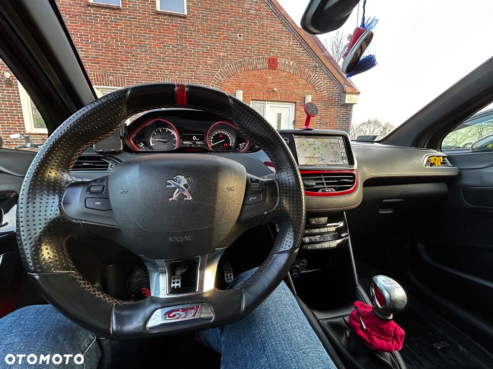 Peugeot 208 GTI 200 THP - 10