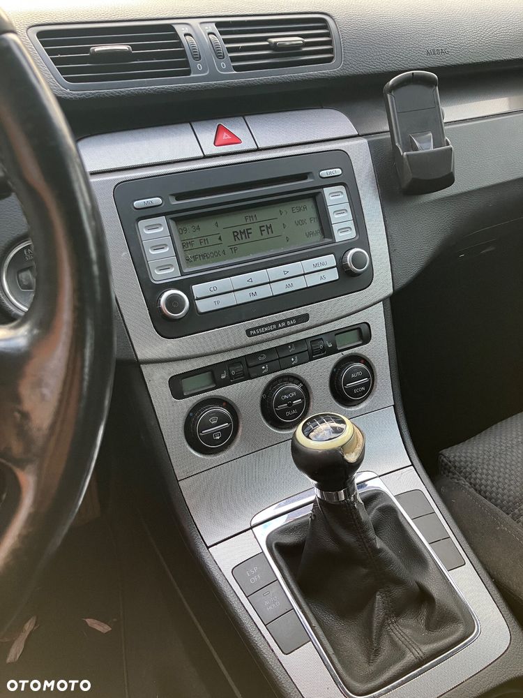 Volkswagen Passat 2.0 TDI Comfortline - 8