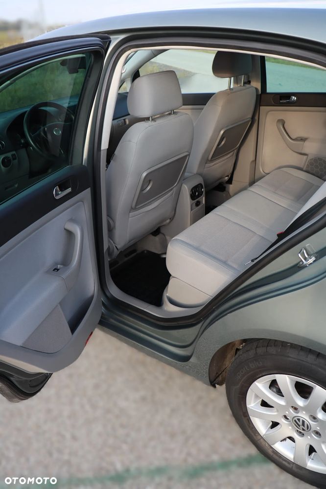 Volkswagen Golf 1.6 FSI Comfortline Tiptr - 16