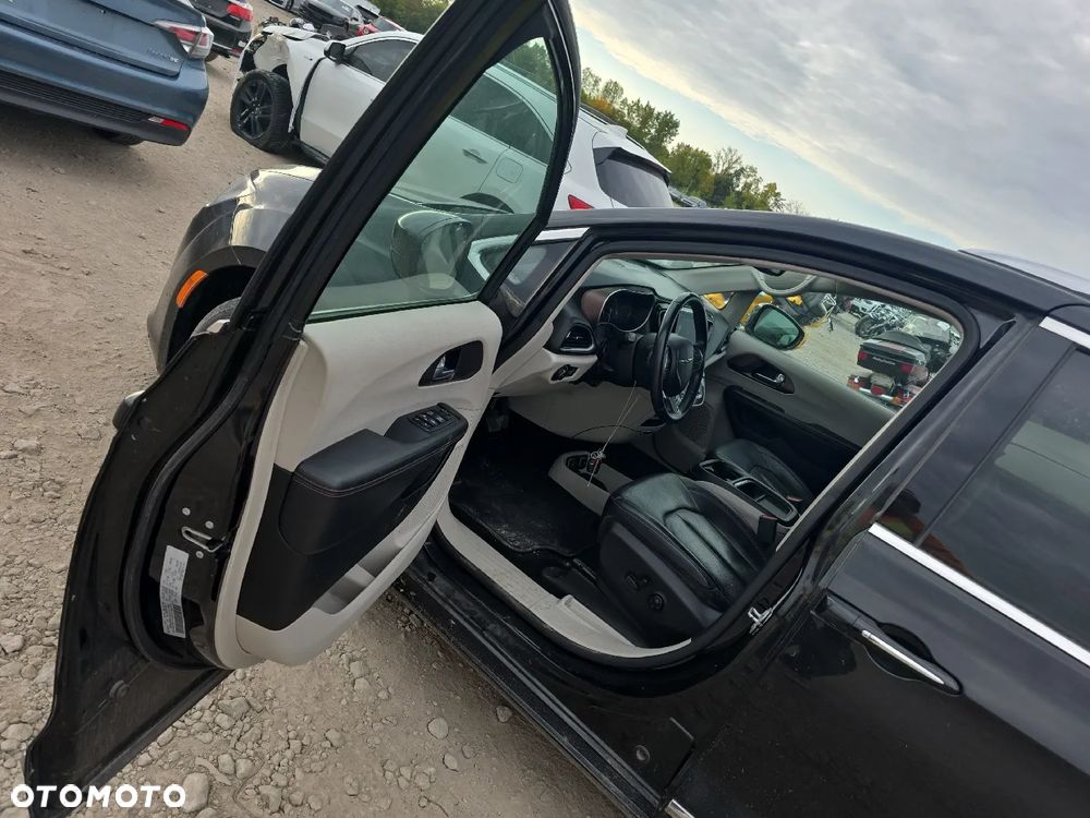 Chrysler Pacifica - 10