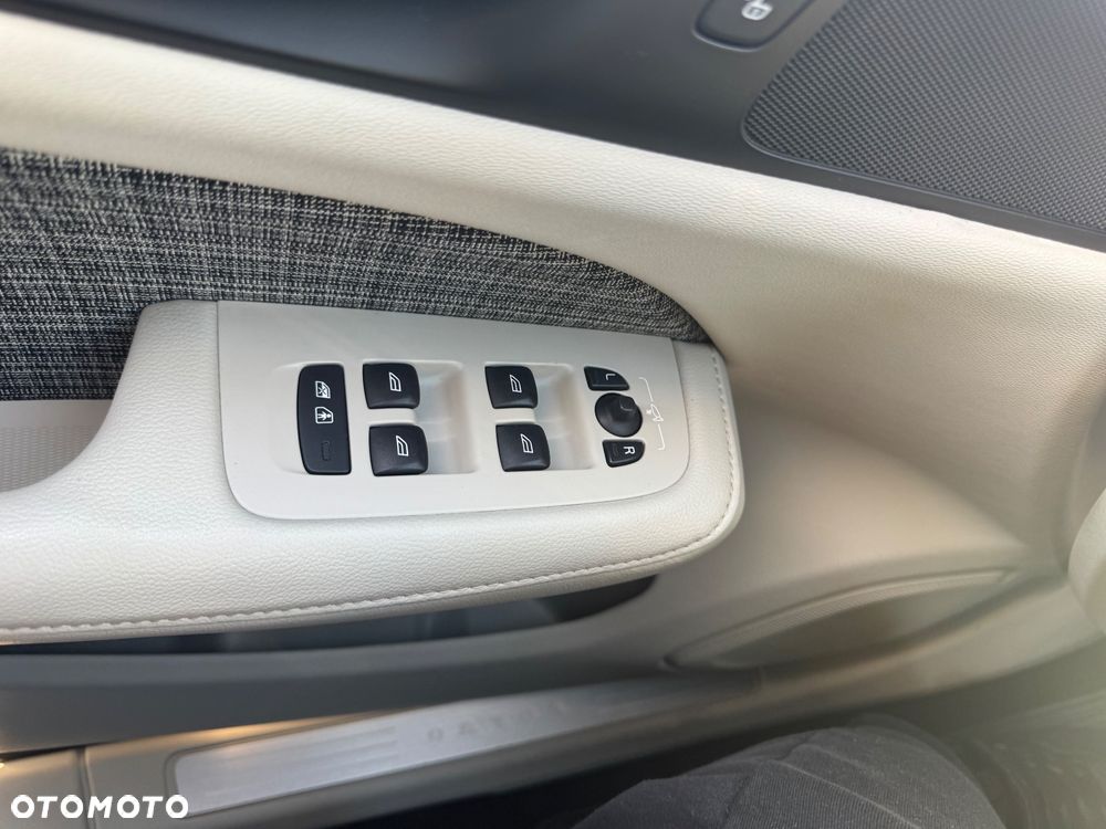 Volvo V60 D3 Momentum Pro - 26