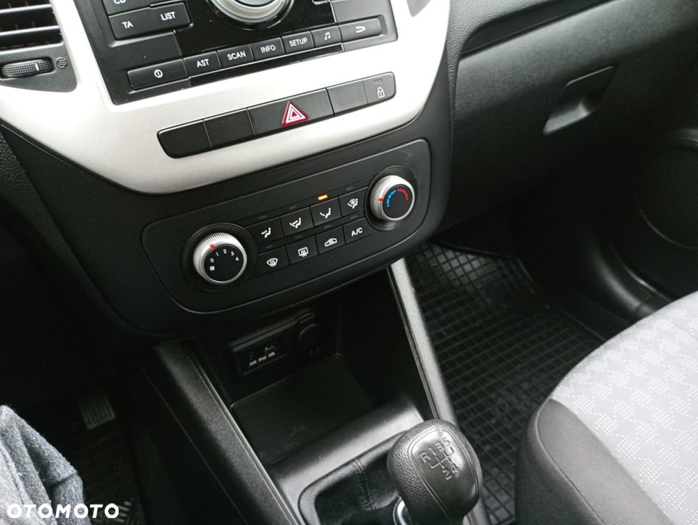 Kia Venga 1.4 M - 13