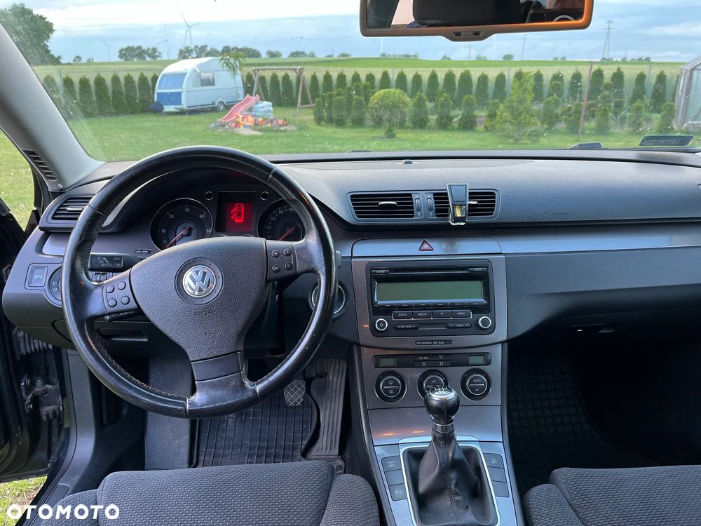 Volkswagen Passat 1.9 TDI DPF BlueMotion - 12
